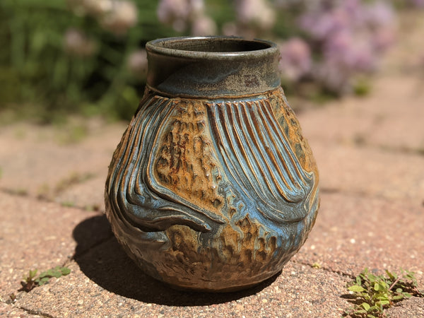 Vase: Waves