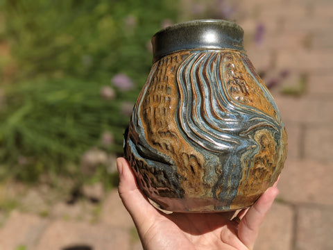 Vase: Waves